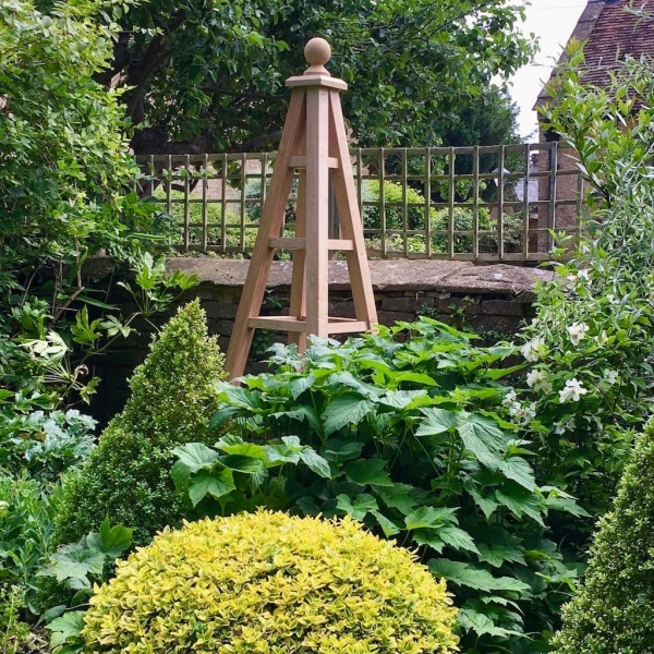 Large Oak Garden Obelisk