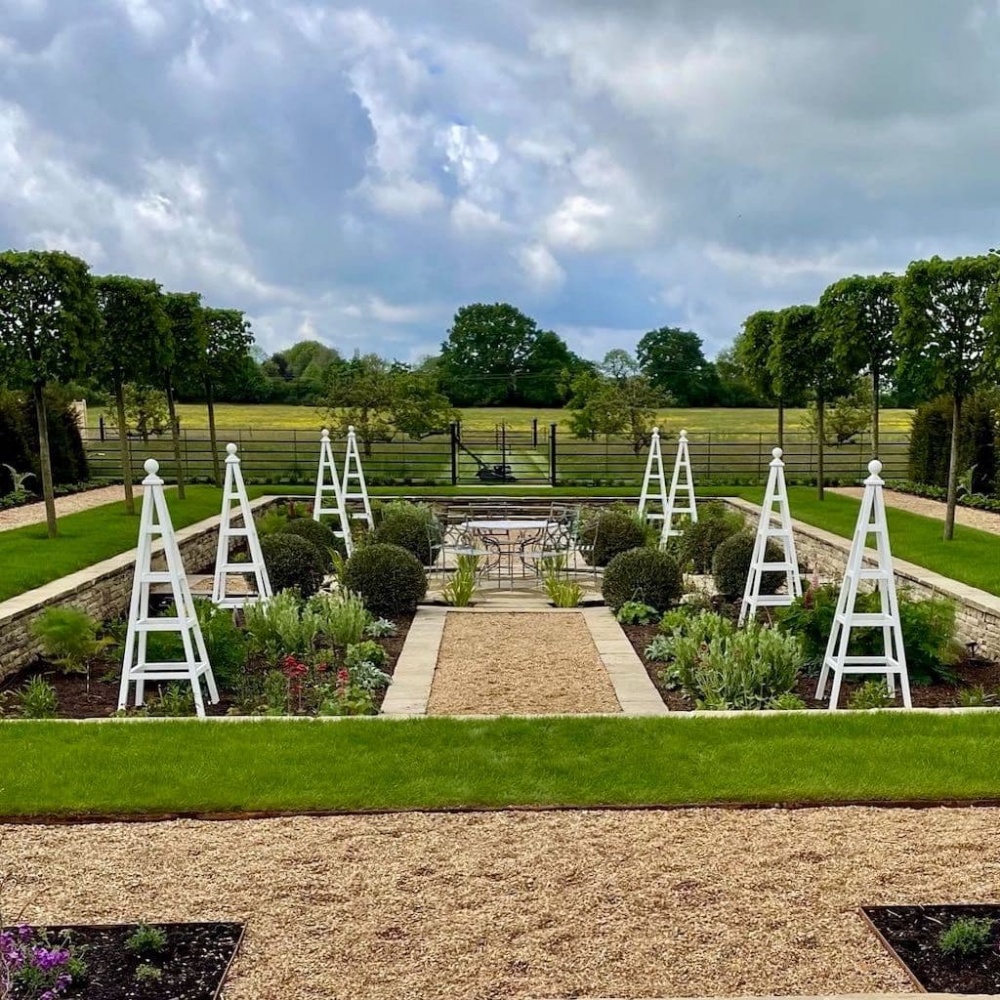 Classic Garden Obelisk Painted