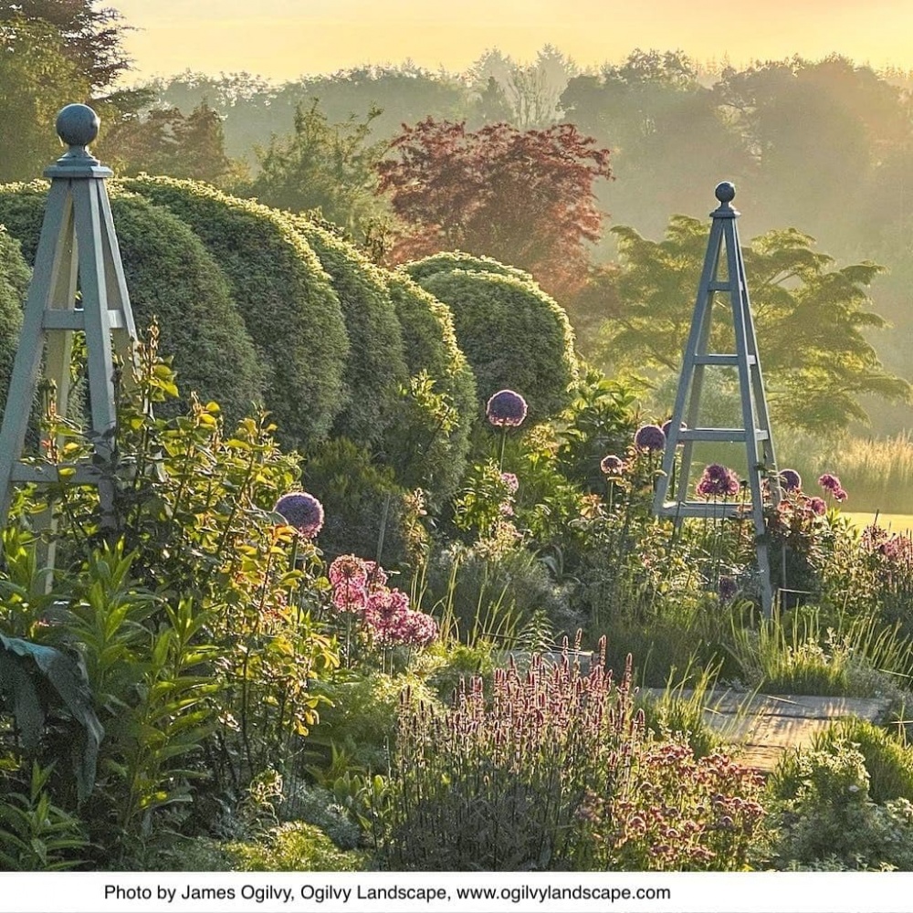 Classic Garden Obelisk Painted