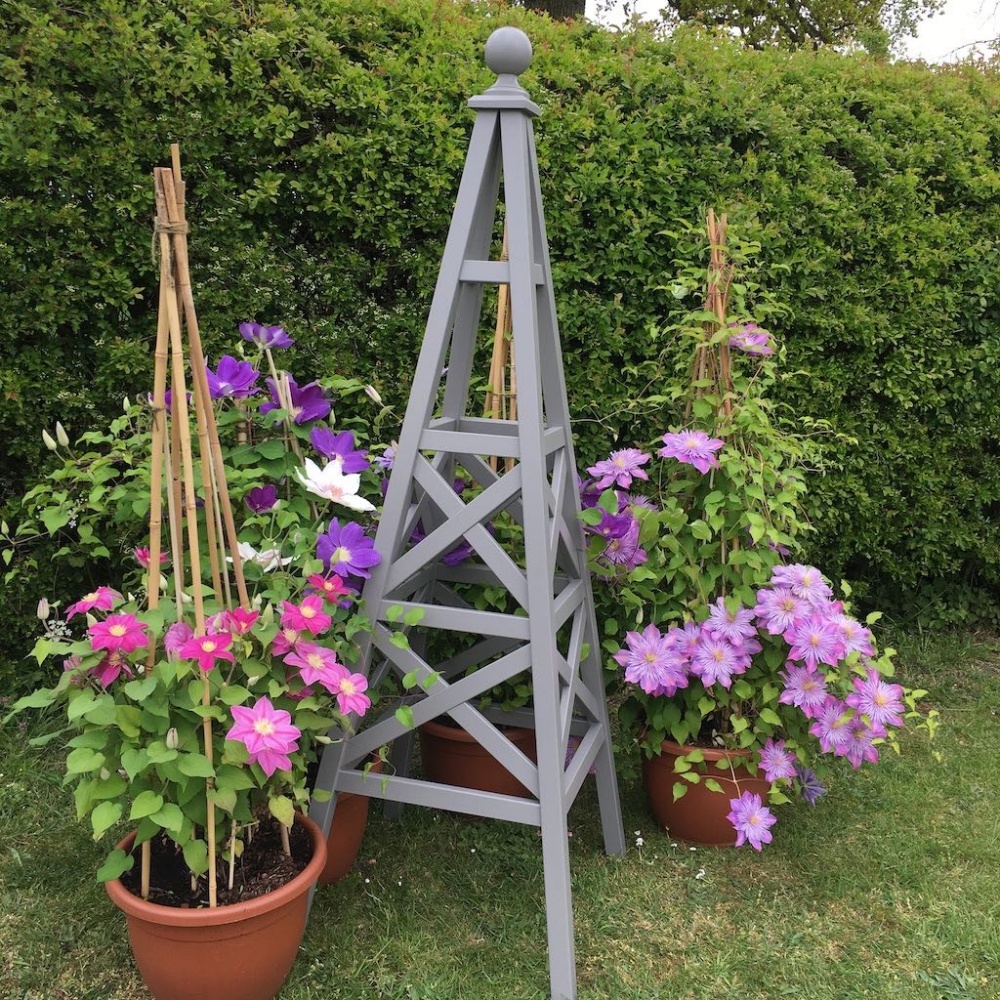 Kennett Garden Obelisk