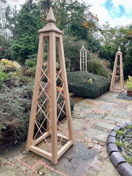 Spire Garden Obelisk - Oak